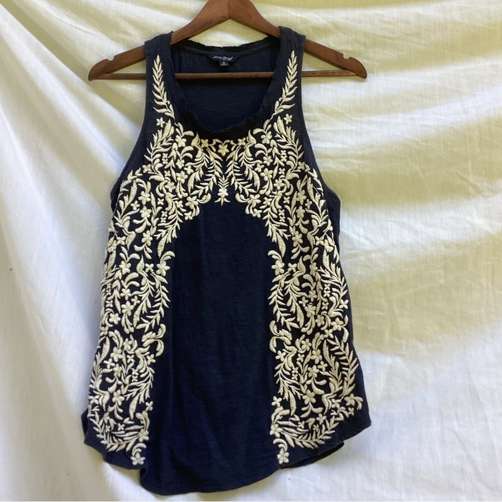 Lucky Brand blue with white floral embroidered bohemian top size small